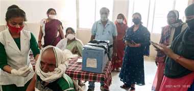 Shahdol News : वैक्सीनेशन के लिए गांवों में कराई जा रही मुनादी